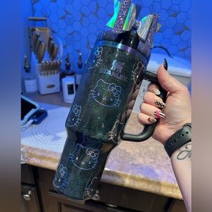 40oz Holographic Hello Kitty Chroma Stanley